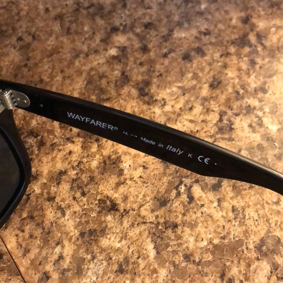 Ray-ban Wayfarer with Case - Picture 6 of 10